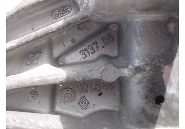 Кронштейн подушки двигуна правий Renault Clio II, Kangoo 1.5 DCi, 8200101849 *